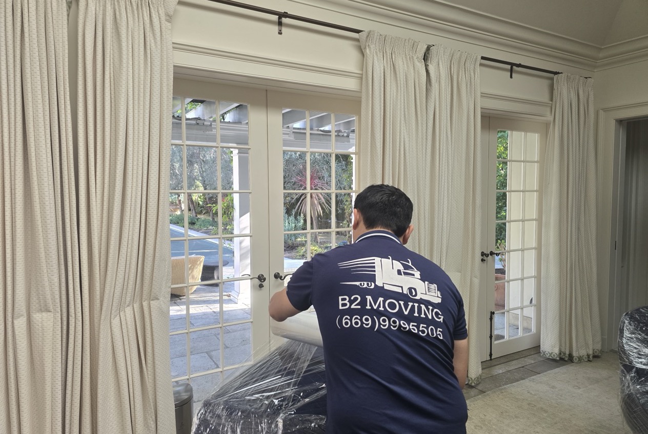 Mover wrapping furniture